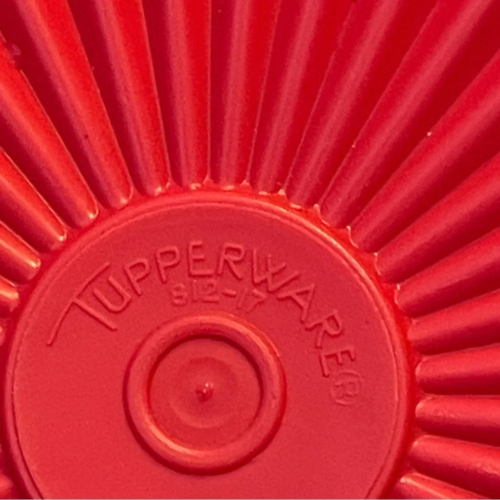 Tupperware Round Servalier Bright Pink LID ONLY 5